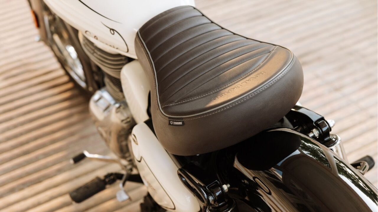 2026 Royal Enfield Classic 350 Signature White