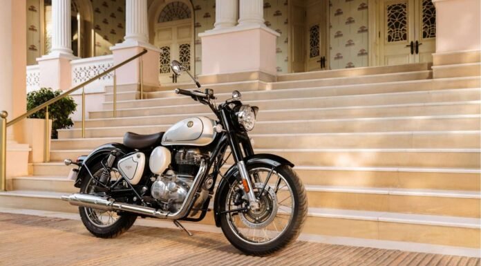 2026 Royal Enfield Classic 350 Signature White 2026 Royal Enfield Classic 350 Signature White