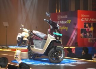 BGauss C12 MaxR Launch Price Rs 1.46 Lakh in India BGauss C12 MaxR