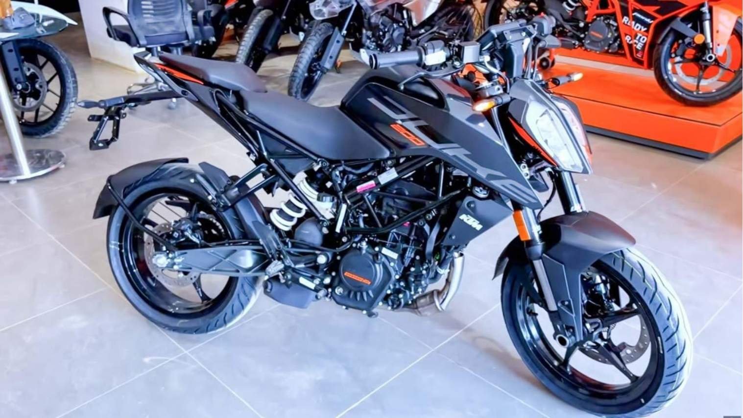 New KTM 200 Duke Spotted Ahead of Official Launch, New Features