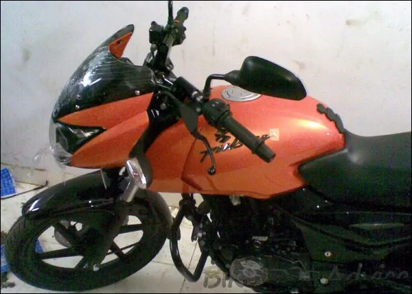 Bajaj Pulsar 180cc Orange Color 5