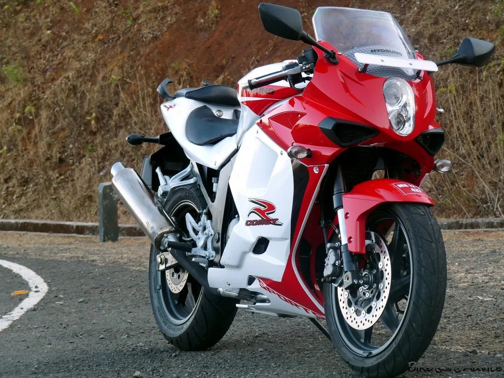 Full Bike Side Hyosung GT250R Review BikeAdvice
