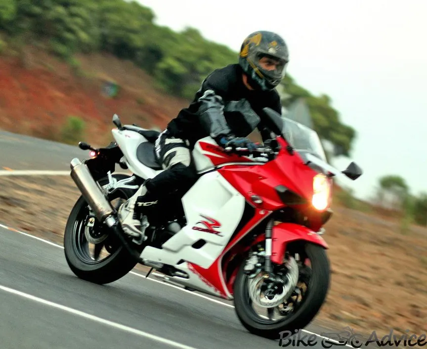 Hyosung GT250R Review BikeAdvice 11 1