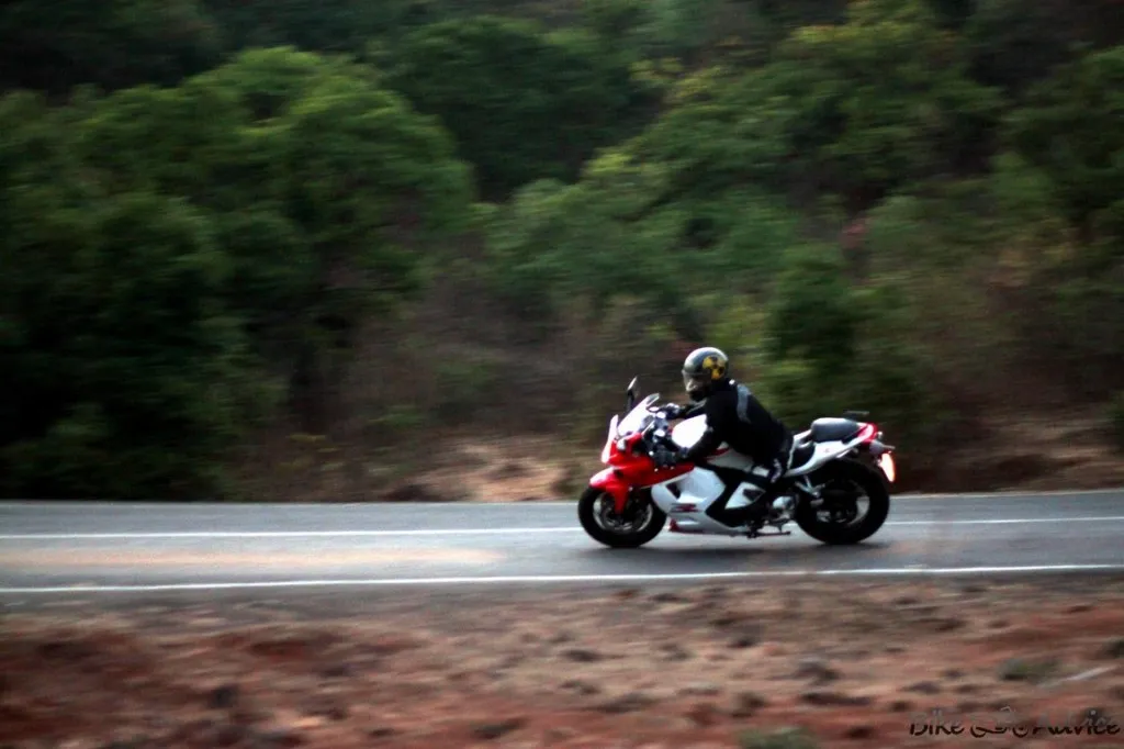 Hyosung GT250R Review BikeAdvice 4 Copy