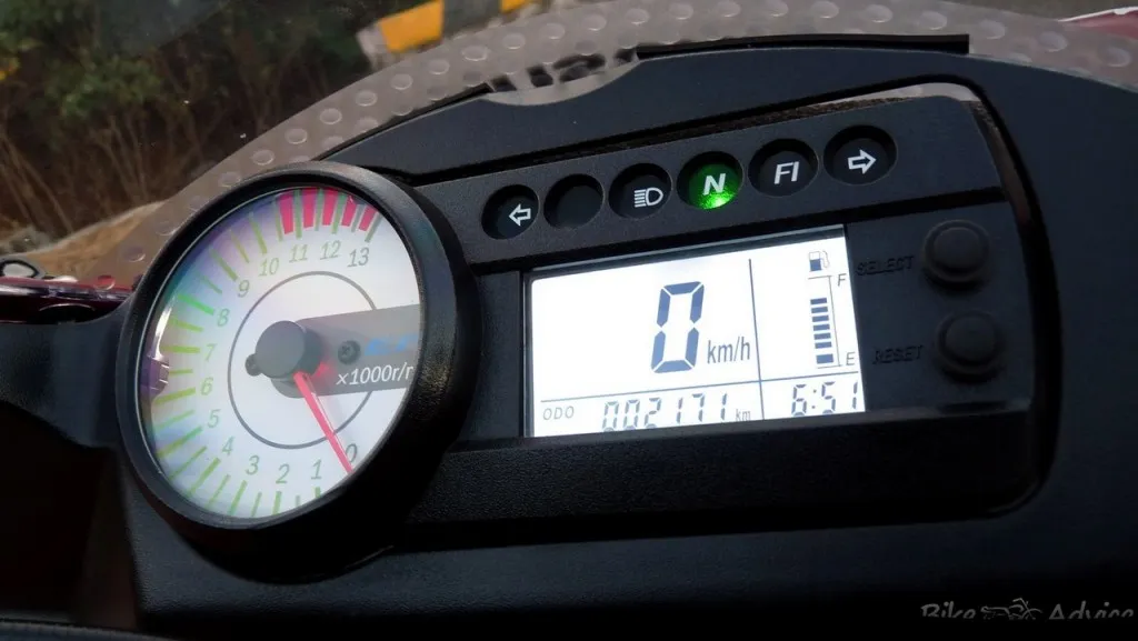 Hyosung GT250R Review BikeAdvice 50 Copy