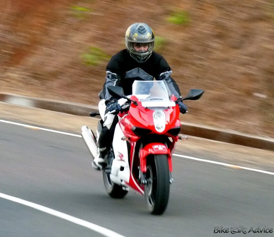 Hyosung GT250R Review BikeAdvice 61 Copy