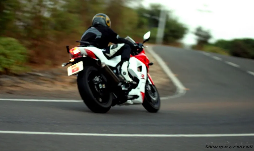 Hyosung GT250R Review BikeAdvice 9 Copy