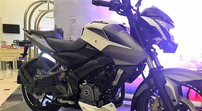 New 2017 Pulsar NS200 Pics Front Three Quarter