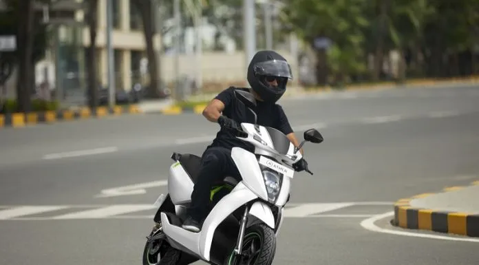 Ather 450 Riding Pic