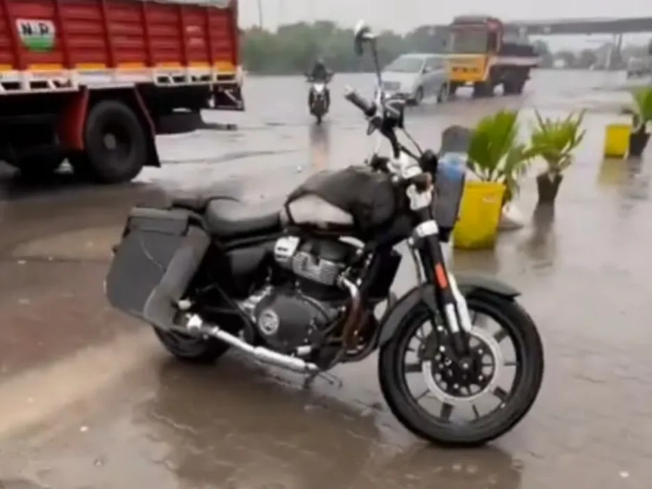 Royal Enfield Super Meteor 650 White Chrome Spy Images 1