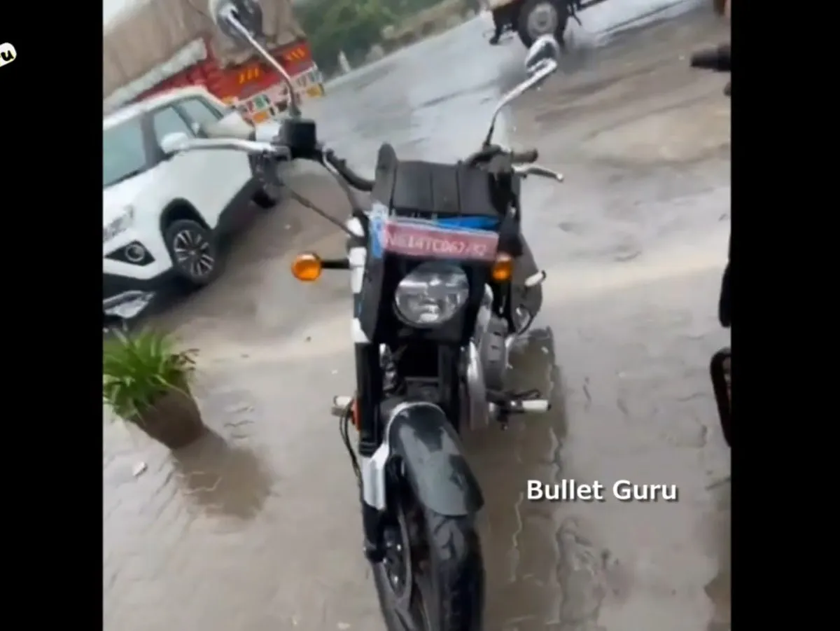 Royal Enfield Super Meteor 650 White Chrome Spy Images 3