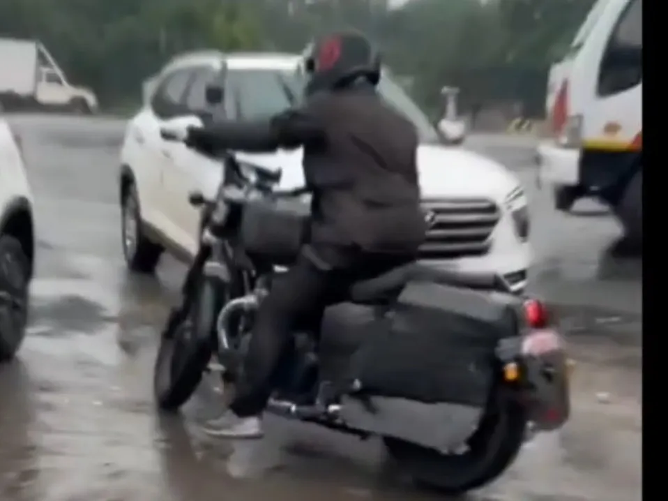 Royal Enfield Super Meteor 650 White Chrome Spy Images 4