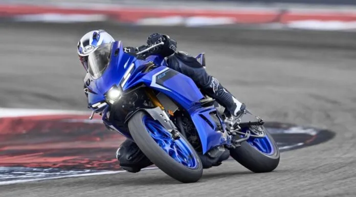 2025-Yamaha-R3-4